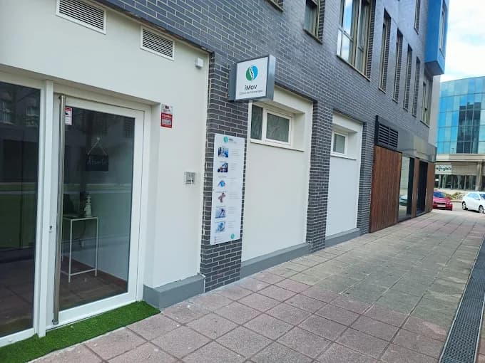 Fachada de la clínica iMov Fisioterapia en Peñacastillo, Santander